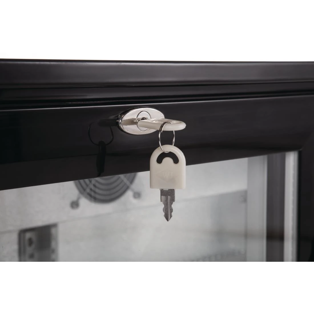 Polar GL004 Hinged Triple Door Bottle Cooler 3 Polar GL004 Hinged Triple Door Bottle Cooler - Image 3